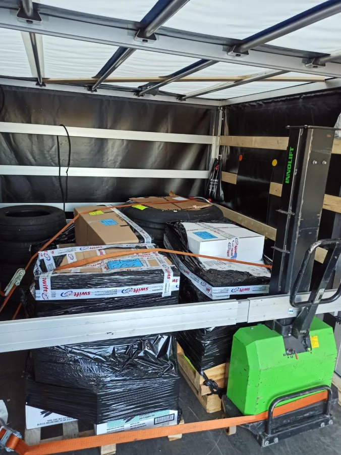 Marchandises urgentes chargées pour un transport dédié